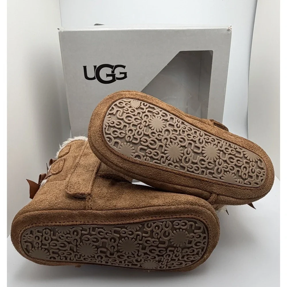 Infant UGG Bow Boots, Size 4/5